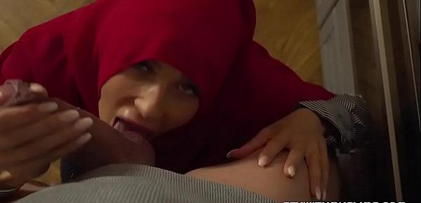  Sexy muslim girl spreads for cash
